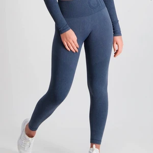 Aim’n tränings tights - Säljer dessa träningstights från Aim’n. Dem är i storlek S men skulle säga mer som en xs. Säljer pga att de är för små😊😊