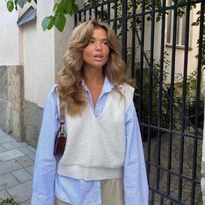 Väst - Säljer en likadan väst som Matilda Djerf har på sig på den första bilden 