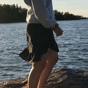 Omlottkjol - Jättefin skjul i omlott som du knyter och reglerar själv! Använd men i jättefint skick!