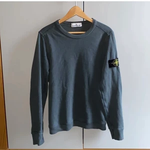 Stone island sweatshirt - Mörkgrå stone island tröja. Mycket fint skick.