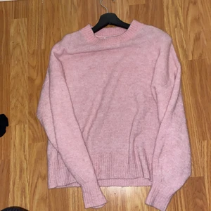 Stickad tröja - Rosa stickad tröja från Cubus, bra skick💕storlek S men passar mig som vanligtvis har XS