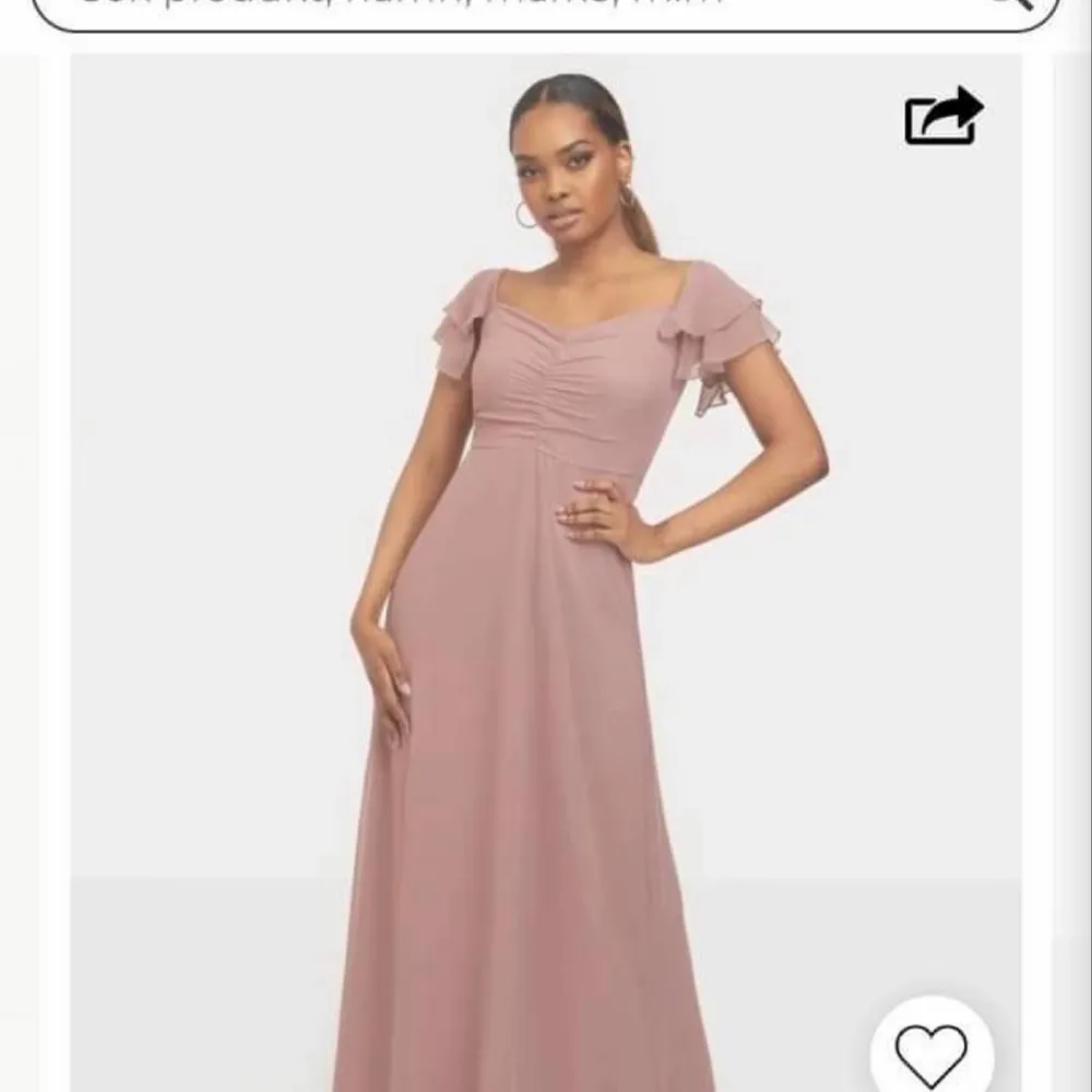 🛑 INKLUSIVE FRAKT 🛑 Säljer min klänning jag andvänd EN GÅNG på ett bröllop, inga synliga defekter! Hör av dig gärna, fler bilder går att fixa vid intresse av köp, färgen av klänning stämmer mest överens med bild 1🤍 köpt på nelly.com för 799kr . Klänningar.