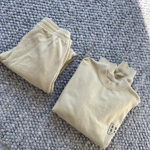 Mjukisset Sabo skirt - Säljer ett mjukisset från Sabo skirt strl M i båda delar. Knappt använt så i väldigt gott skick.