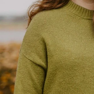 Stickad tröja - Köpt Second hand, något nopprig, men bara använd en gång av mig.