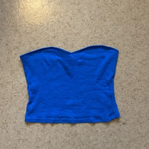 Topp - Jättefin blå topp som är perfekt nu i sommar