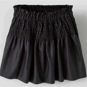 Säljer denna fina skinn kjol! Så cool och fin till sommaren!❤️