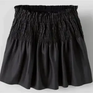 Säljer denna fina skinn kjol! Så cool och fin till sommaren!❤️