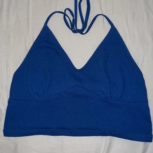 Nakd topp - Säljer denna jättefina stickade topp från nakd. Den är köpt på gotland och har inte kommit till så mycket användning.