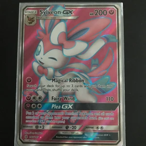 SYLVEON - Super gulligt SYLVEON kort! Kan fraktas! Kom DM för fler frågor. GOTT SKICK!!:) org pris. 1840kr!