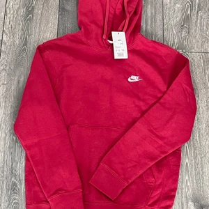 Nike Hoodie helt NY med prislapp kvar  - Snygg Unisex Hoodie Stl S! Helt ny och oanvänd! 