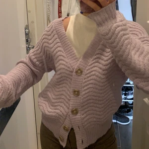 Stickad kofta - Knappt använd! Nypris var 400kr