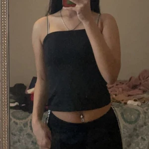 Linne - Säljer detta svarta linnet från new yorker,storlek XS. Har använts 2-3 gånger👍🏽