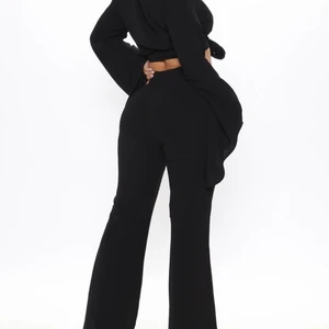 Högmidjade Kostymbyxor fashion Nova  - Kostymbyxor från fashion Nova, helt oanvända med etiketter kvar! 💫