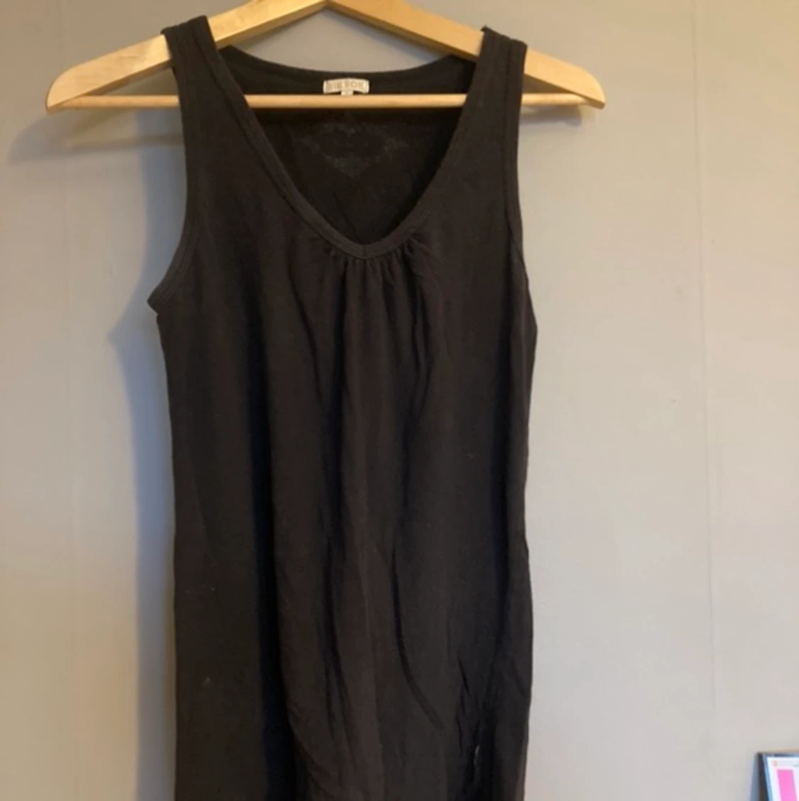 Svart v-ringat linne