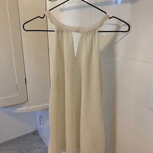 Topp - Jättefin vit topp från Vila. Helt ny. 