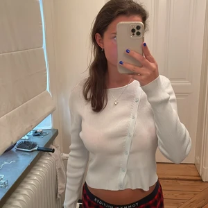 Kofta - Jättefin kofta med sned knäppe, nästan oanvönd💞