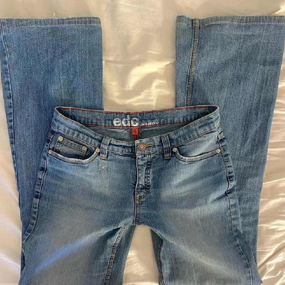 Bra skick. Köpta här på Plick men aldrig använda eftersom de var för långa för mig som är 162💗 INRB: 80 MID: 38. Jeans & Byxor.