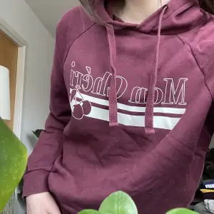Vinröd hoodie