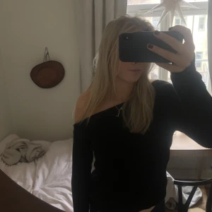 One shoulder tröja  - One shoulder tröja 