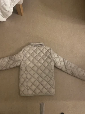 Jacka - Har använt några gånger. Finns luva 