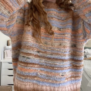 Stickad tröja BIKBOK - Supergosig stickad tröja från bikbok, köpt för ett halvår sedan men nästan alldrig använd så nästan i nyskick☺️