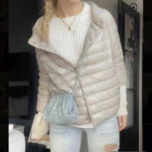 Herno jacka  - Säljer denna är ur snygga herno jackan som är extremt populär!!🙌🏼 en favorit i garderoben!!! Nypris runt 5000kr. 💞