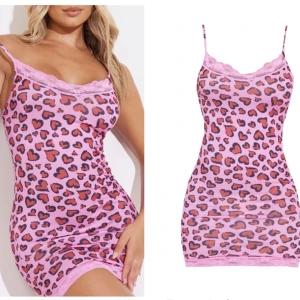 Prettylittlething nattlinne topp strl s - Använd en gång  För liten för mig Den är väldigt tight för mig som är small/m så skulle rekomendera nån som är xs 