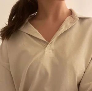 Gina Tricot Tröja - Säljer för att det inte är min smak längre<3 ursprungligen från Gina Tricot. Står XS men passar allt från XXS-M! Kontakta gärna angående frågor ❤️Har en liten fläck 