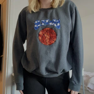 Sweater - Säljer en vintage sweater. Strl L men sitter mer som en M. Köpare står för frakt💜