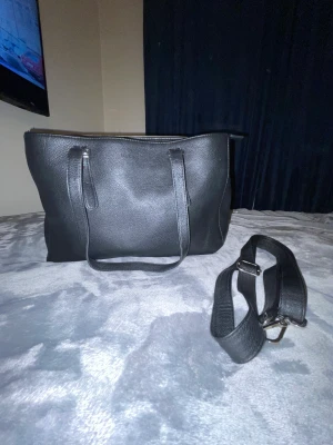 Don Donna väska - Perfekt väska för skolan! Bra skick! 