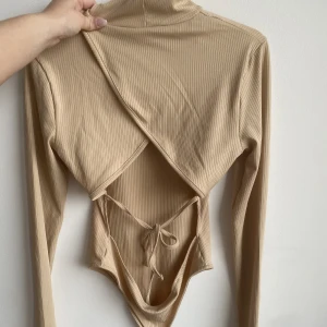 Body - Beige body från Nakd nypris 399kr aldrig använd 