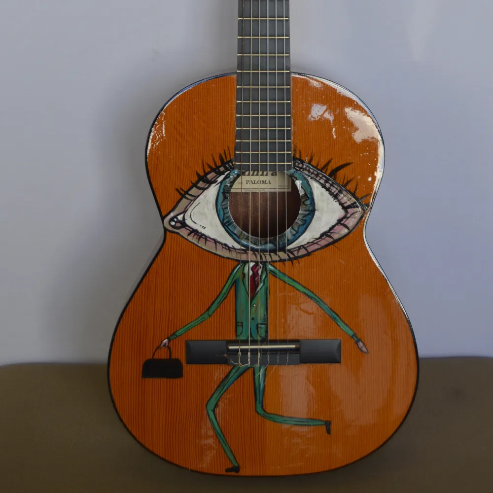Mitt UF ”GuitArt” säljer denna gitarr jag målat tillsammans med en kompis! Skriv för frågor, har videos när den används🎸. Övrigt.