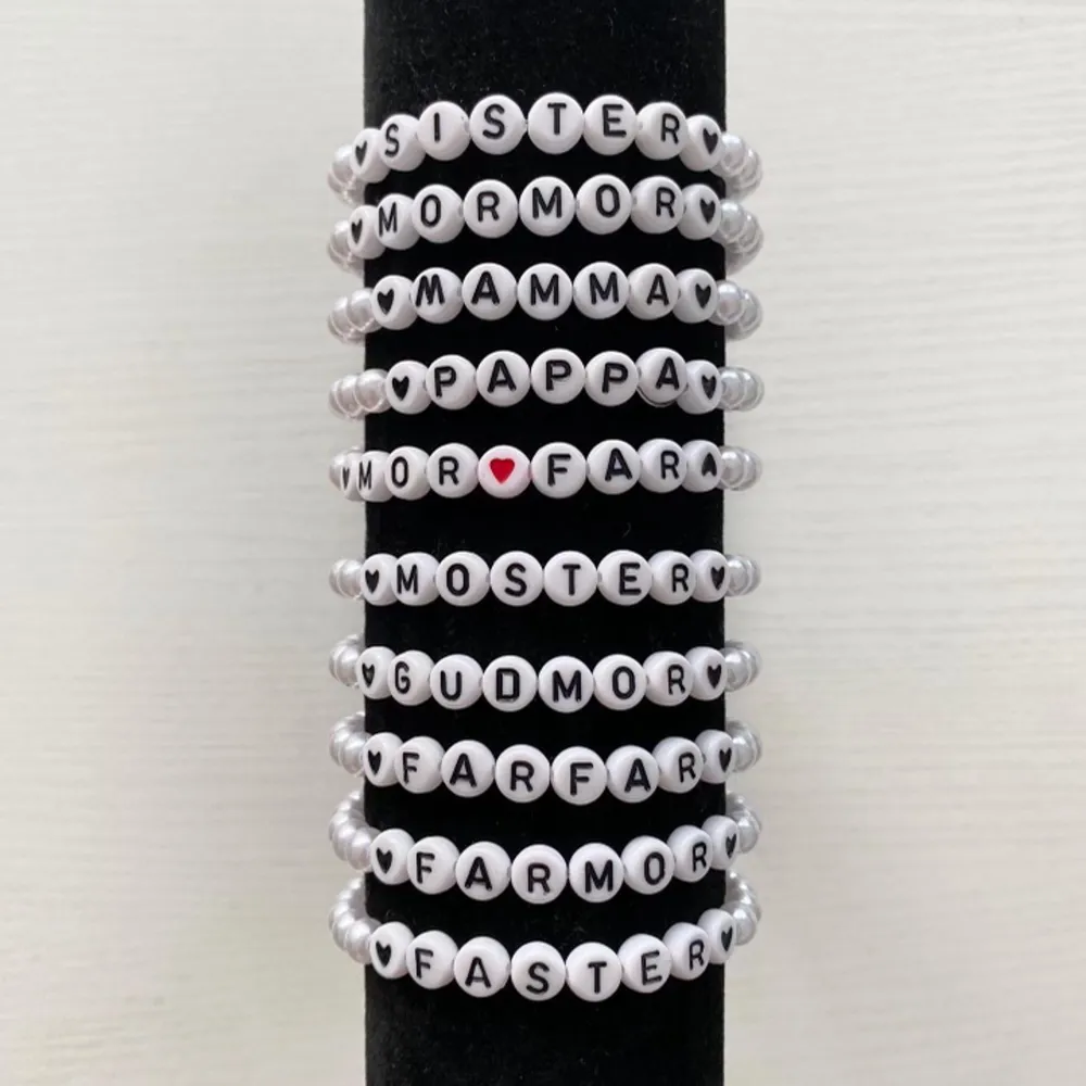 Personlig Armband  med valfri text ( styck pris ) Handgjord av oss  Går att designa ett eget armband också.. Accessoarer.