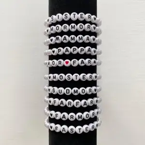 Personlig Armband  med valfri text ( styck pris ) Handgjord av oss  Går att designa ett eget armband också.