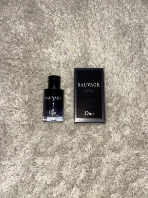 Dior Sauvage  - Bara använd några gånger så nästan hela är kvar Köpte för 800kr