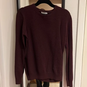 Stickad tröja från J.Lindeberg - Snygg stickad tröja från J.Lindeberg i bra skick