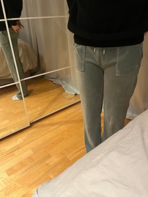 GRÖNA JUICY - Gröna juicy storlek s, bra skick lite slitna längst ner🤘🏽kan mötas elr fraktas😚