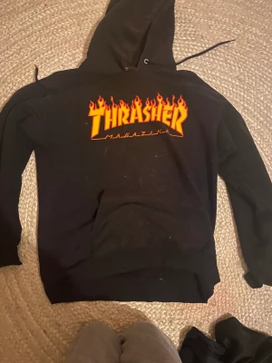 Trasher hoodie - Säljer min trasher hoodie den är i storlek m den är använd ett fåtal gånger men inte sliten🥰den är ÄKTA