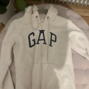 Gap kofta - Kofta från gap i vit
