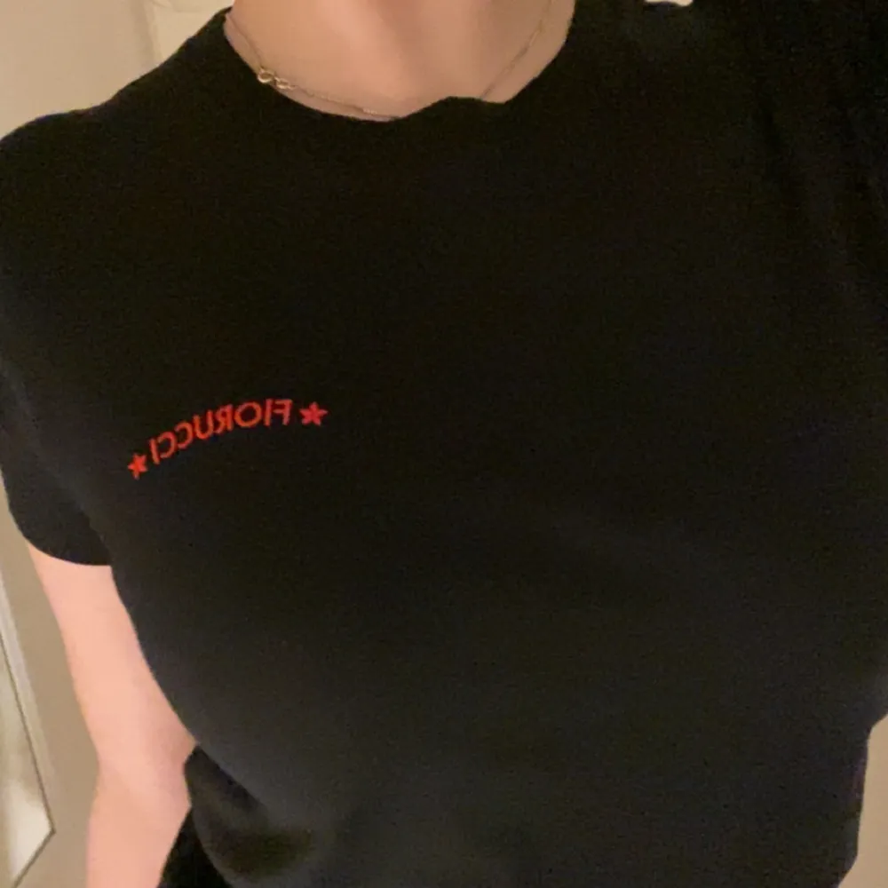 Använd få gånger, superfin🖤. T-shirts.