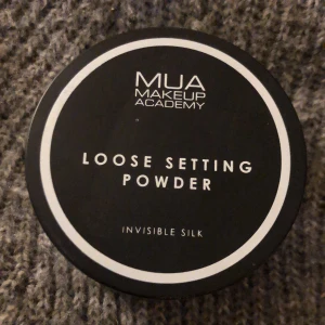 Puder - Helt oanvänd,köpt på normal.vid mer frågor skorv privat,köp inte direkt🤝