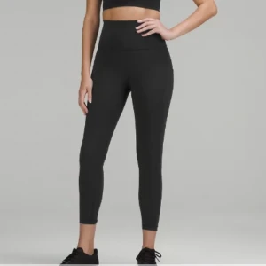 Lululemon tights  - Säljer ett par Lululemon tights i storleken 2 (S). De är använda endast några gånger! 