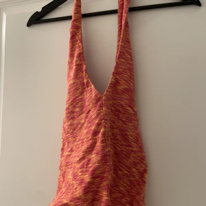 Linne Gina Tricot  - Linne/topp från Gina Tricot i storlek M. Nyskick.
