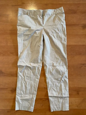 Kostymbyxor  - Riktiga märkesbyxor från Van Heusen inköpta i deras butik i Miami, USA. Jättestretchiga. Endast använda 2 ggr. Passar kvinna strl 38