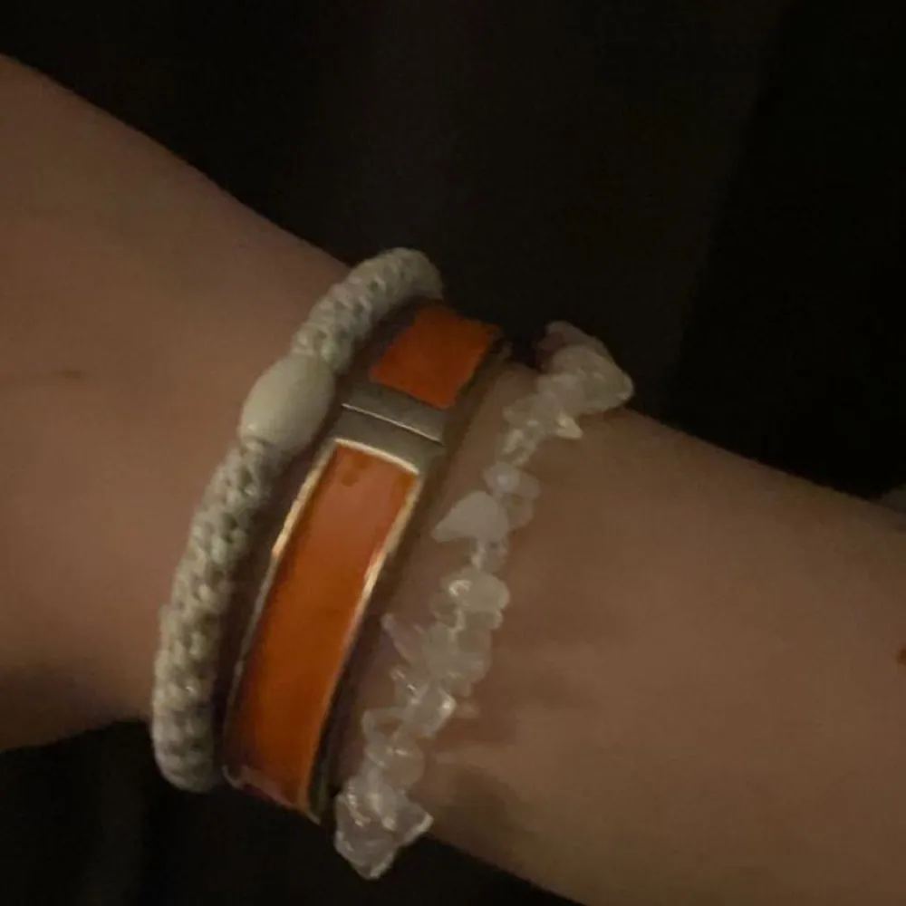 Säljer mitt Hermes liknande armband! ❌Frakten stämmer ej❌. Accessoarer.