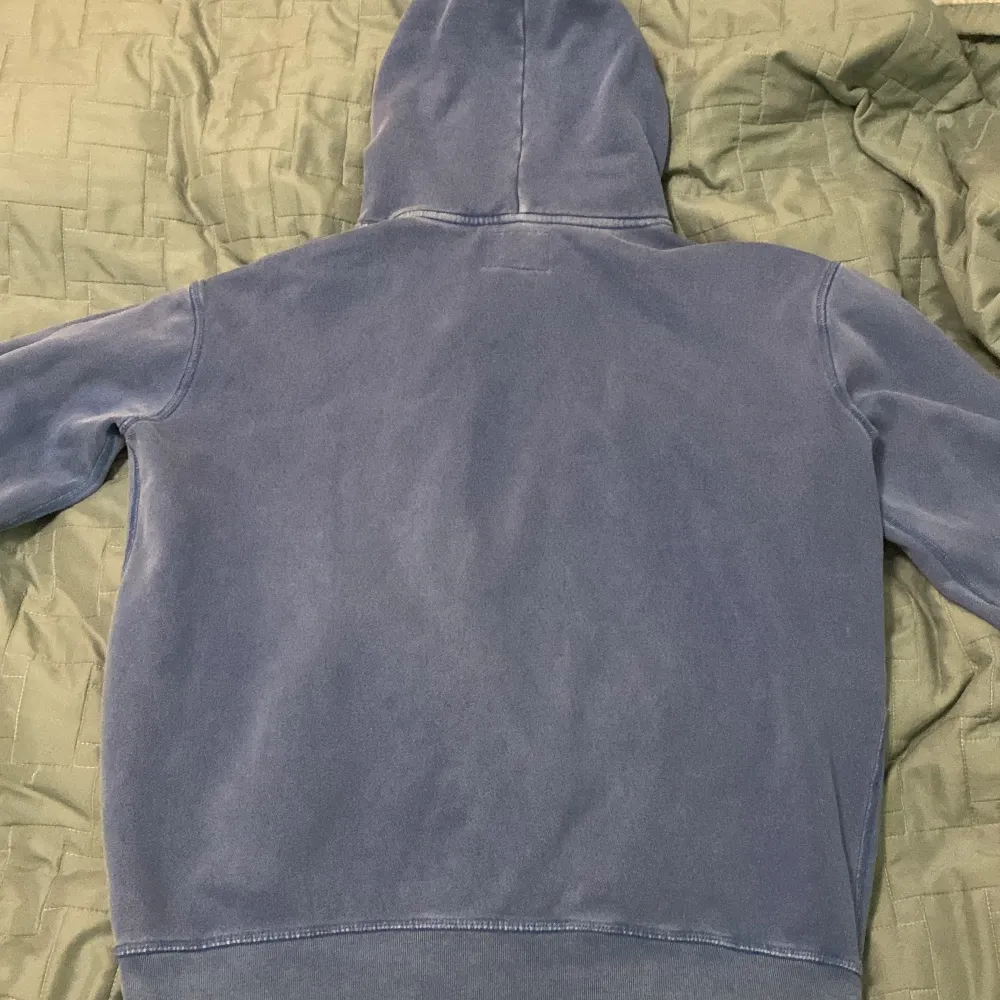 Polo Ralph Lauren-hoodie, storlek M Snygg blå färg Originalpris 1500 kr Pris kan diskuteras . Tröjor & Koftor.