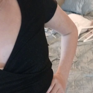 Glittrig top - En glittrig gullig top från HM använd 1 gång bra skick super gullig jag hade  behållt den om den inte vat för stor, köpte den för 250 säljer den för 100💗