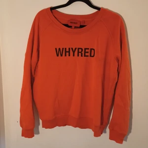 Whyred sweatshirt strl M - Säljer denna fina Sweatshirt då den tyvärr inte kommer till användning  Strl M, passar även S  Köparen står för frakt
