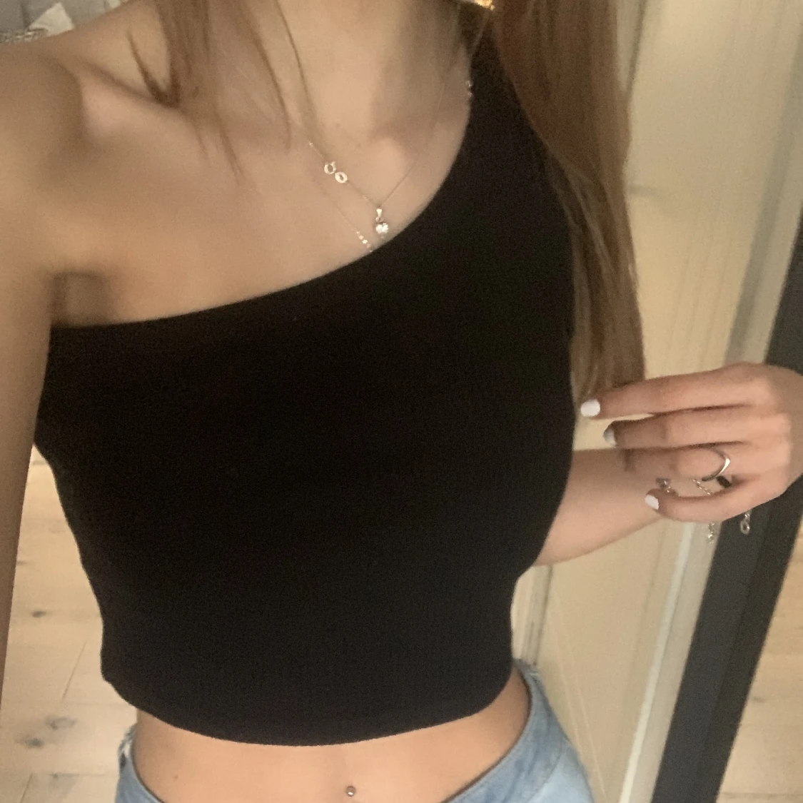Svart enarmad topp - 90