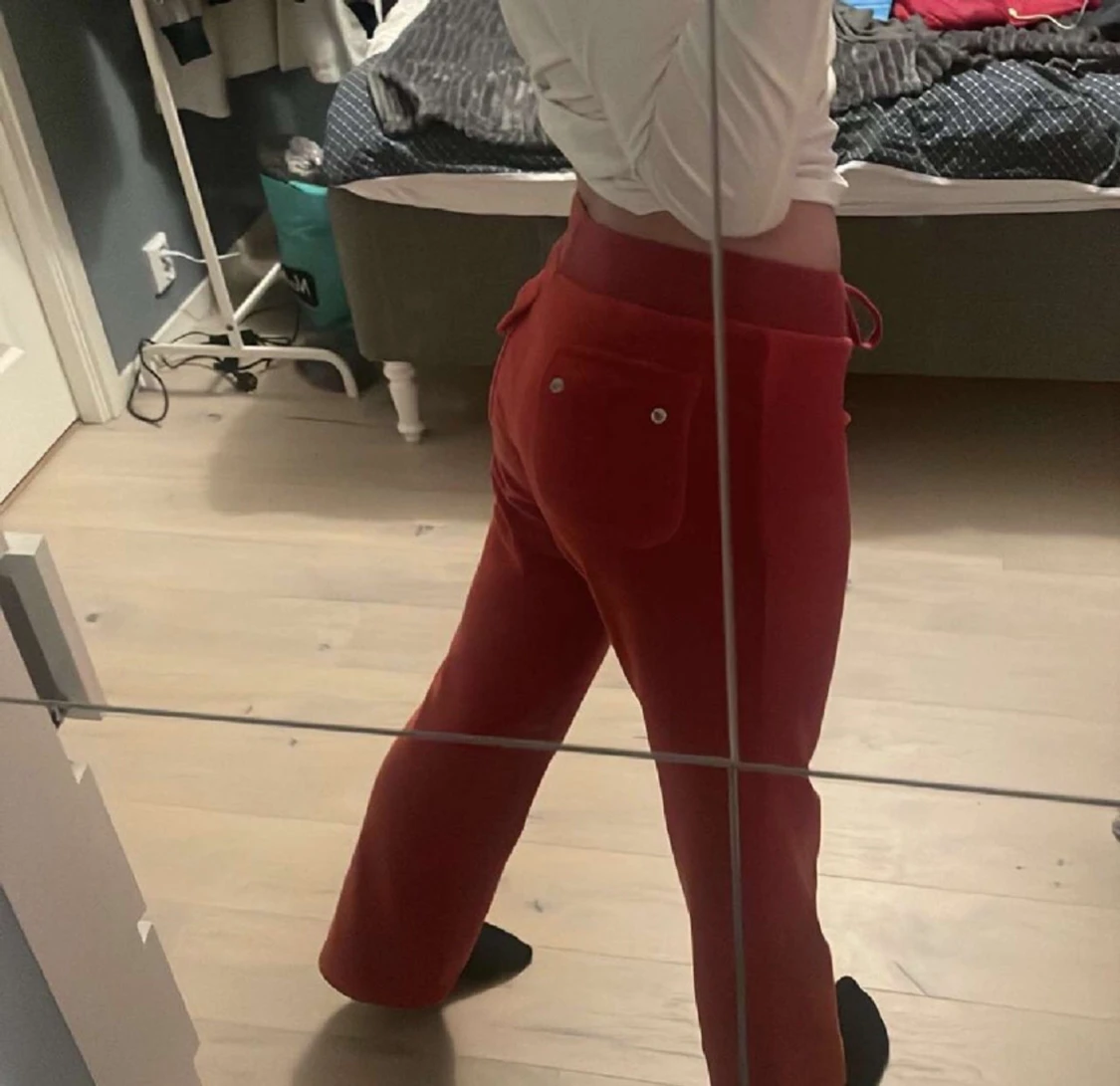 Röda juicybyxor 